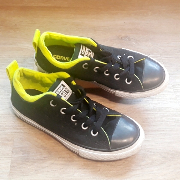Converse Boy's Chuck Taylor All Star Low Top Sneakers - Junior 13 Black/Neon - Picture 1 of 12